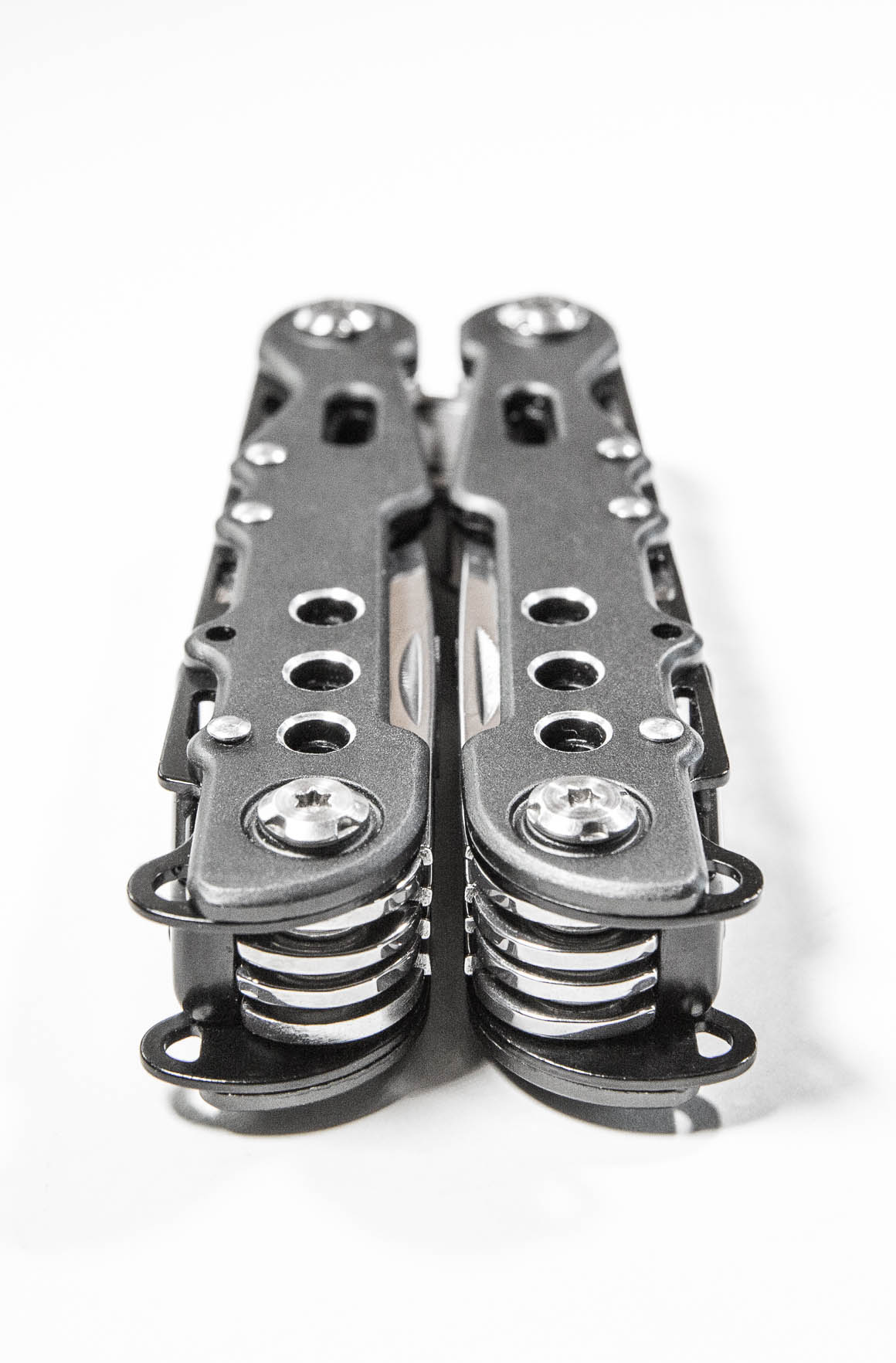 The Cerberuso 13-in-1 Multi-Tool has the ability to turn int'