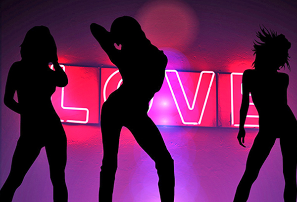 Club Risque Love'