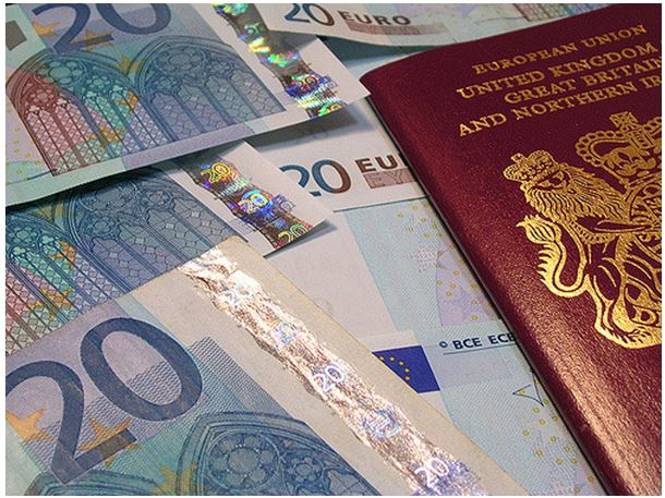 US BANS OLD STYLE UK PASSPORTS