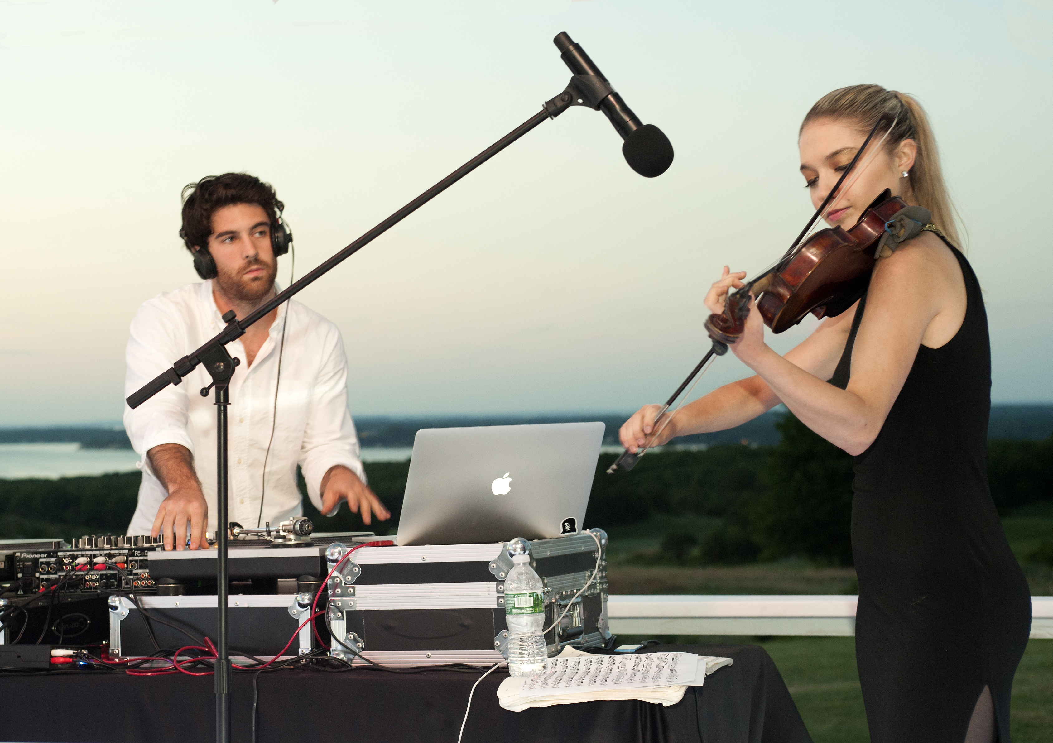 DJ Sam French &amp; Violinist DeLaney Harter'