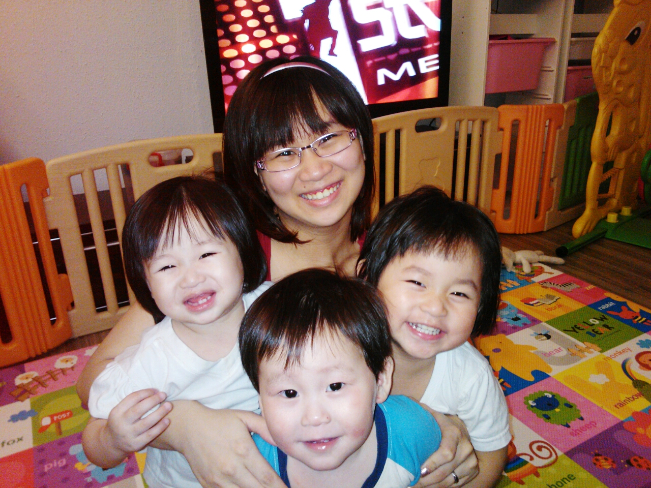 Lee owns a home business while being with her 3 children'