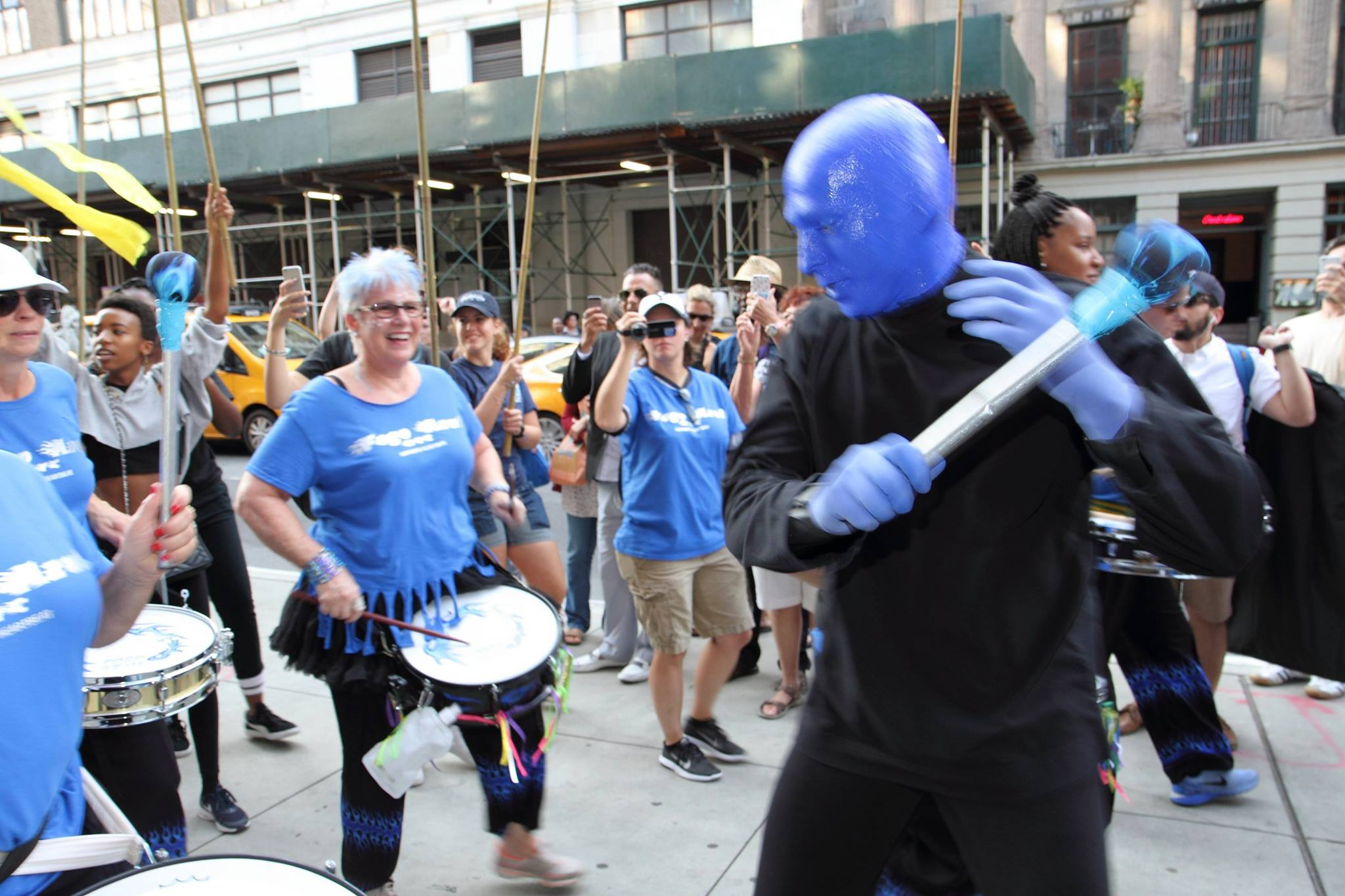 Fogo Azul NYC and Blue Man Group band their drums together.