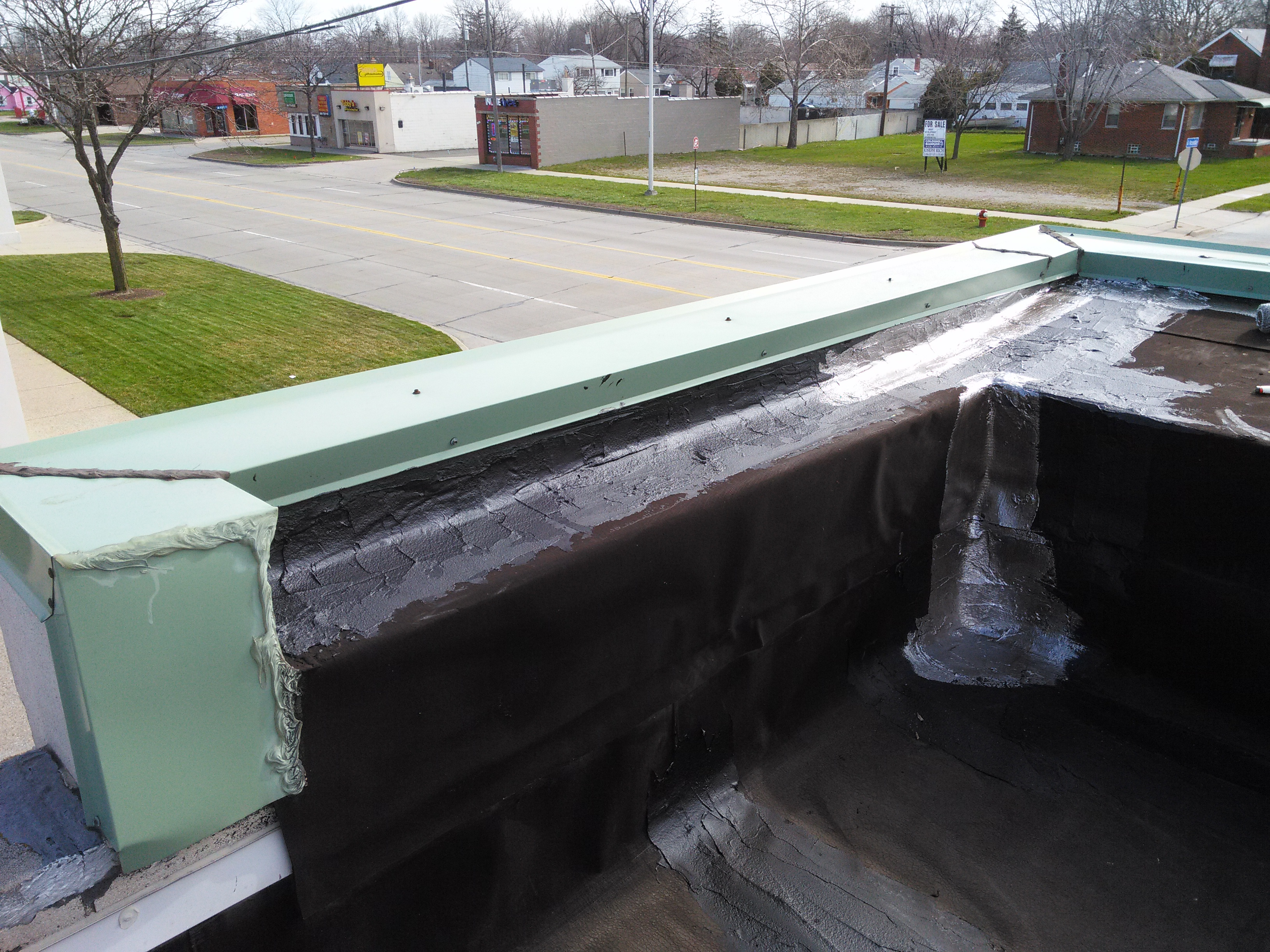 Commercial Roof - Tar'
