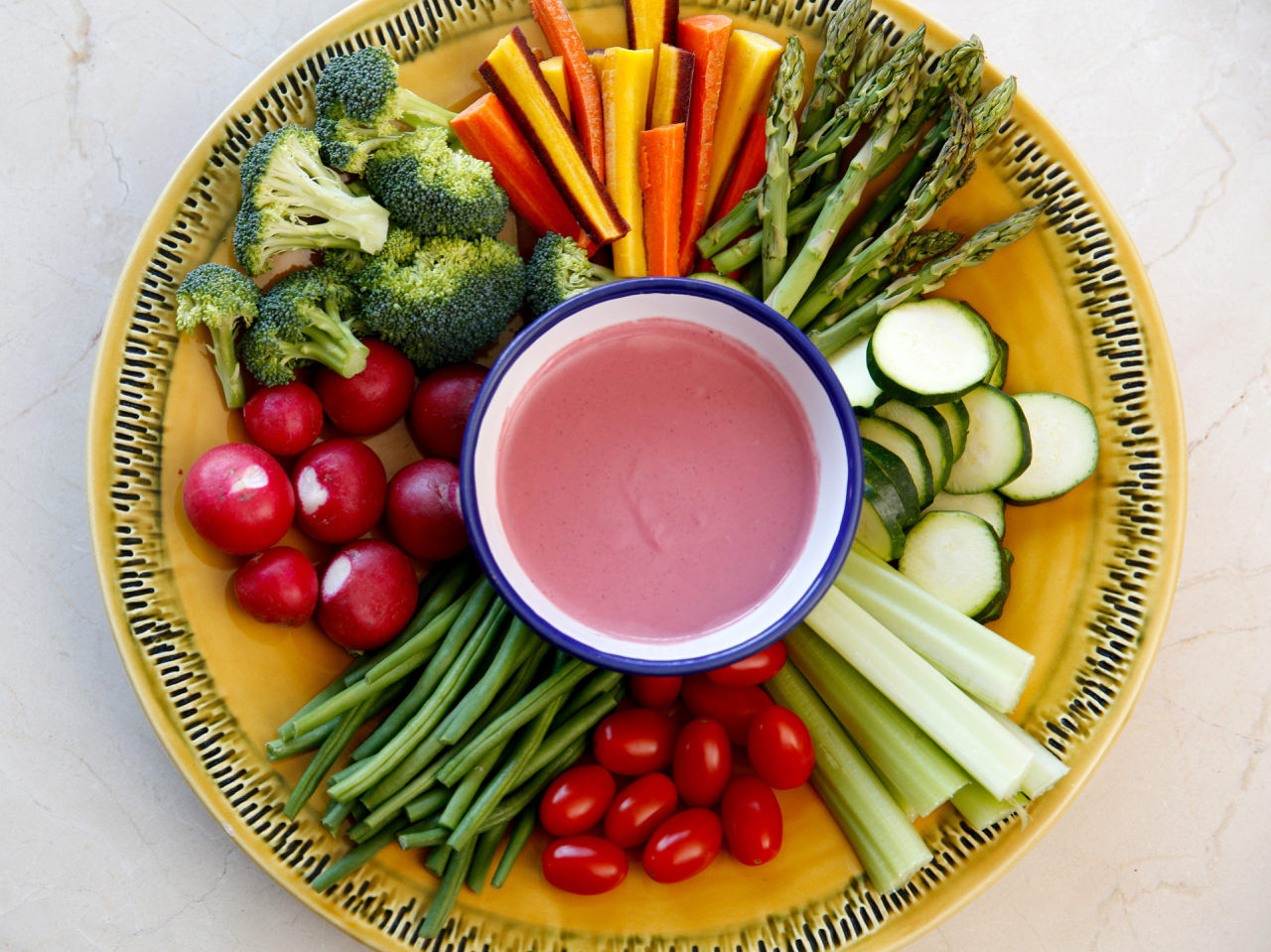 Sesame Kingdom Mediterranean Spread with Vegetable Tray