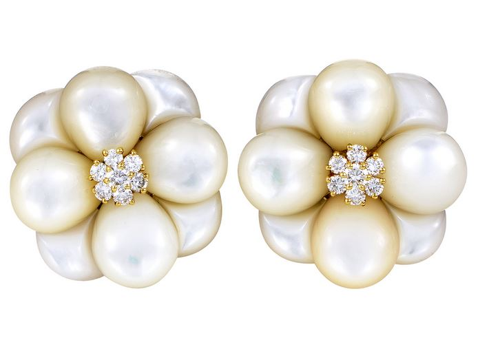 18K Yellow Gold Diamond & Mother of Pearl Flower Ear