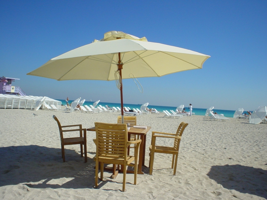 Nicamaka Distributors Promotes Umbrellas for the Spring