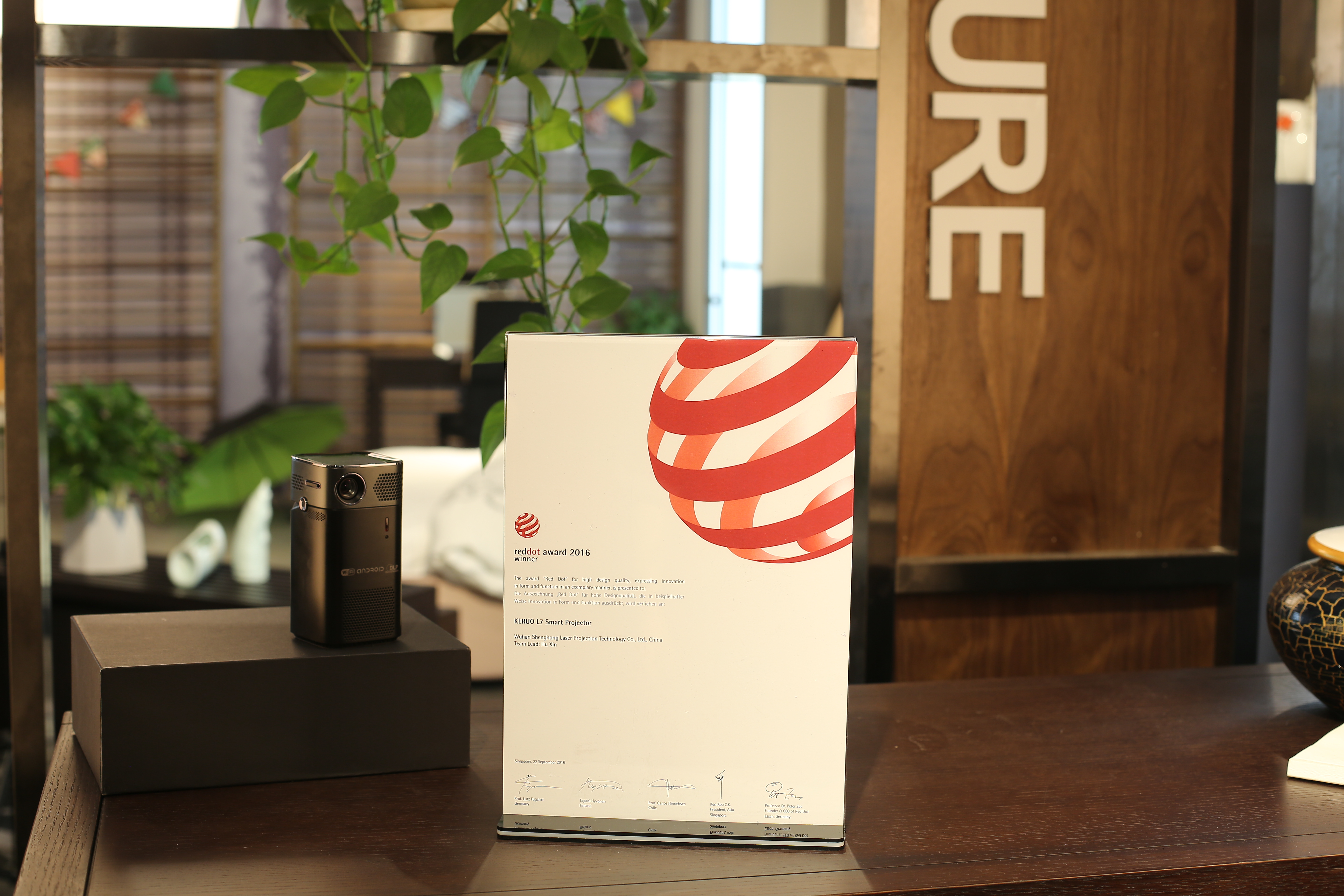 KERUO L7: A Portable Smart Projector | Indiegogo'