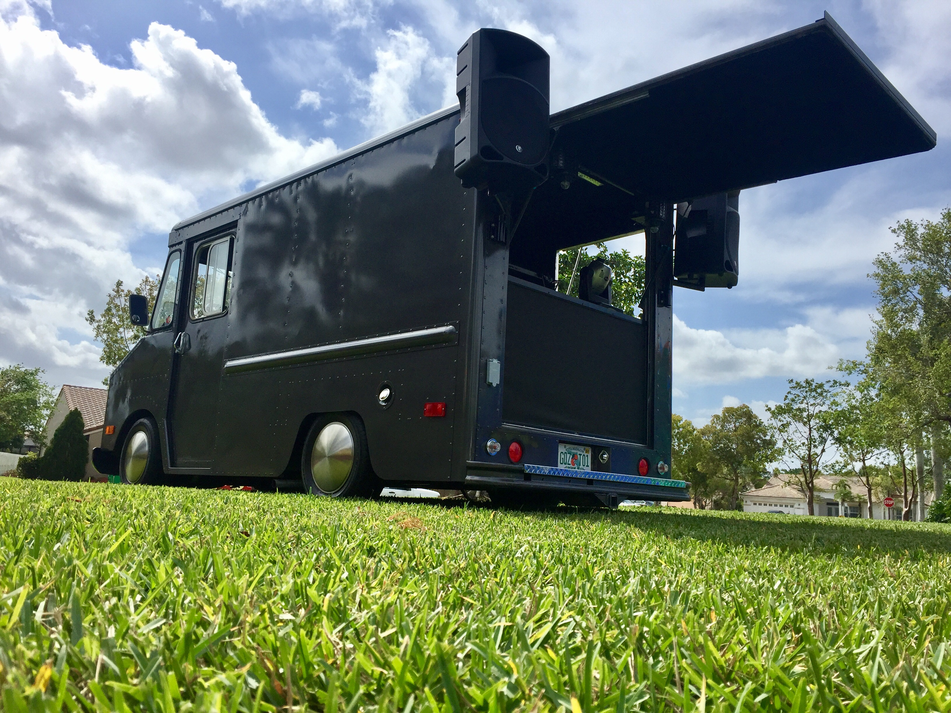 BASSBOSS VS21 ‘Rum Punch’ subwoofer makes DJ Truck a hit