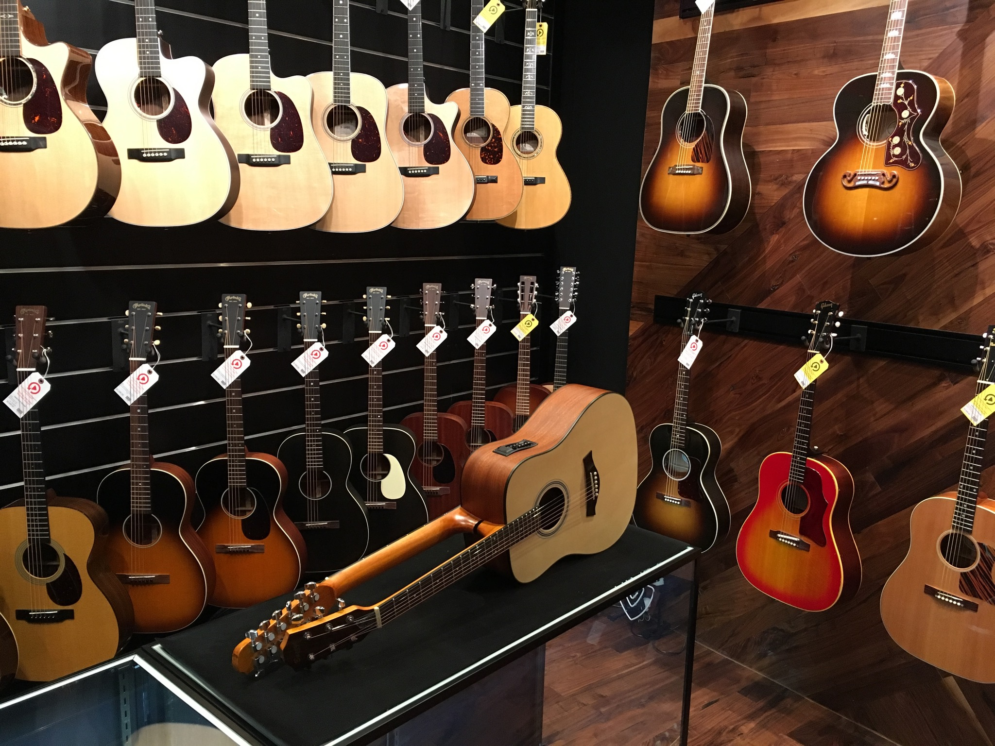 Busuyi Guitars'