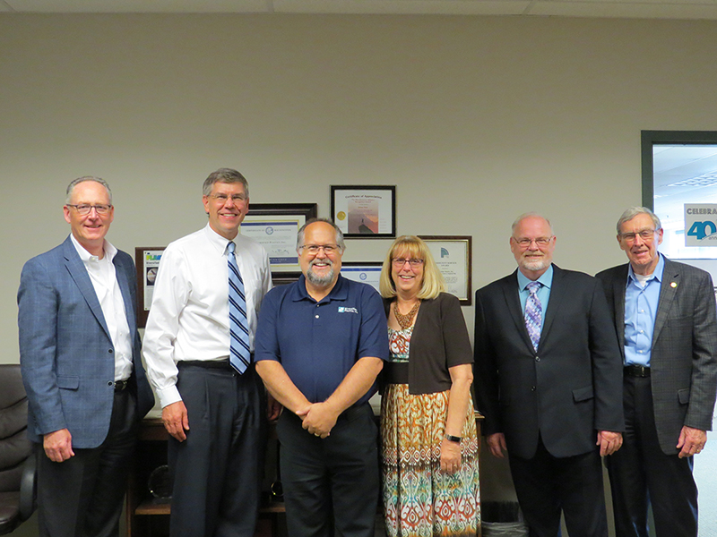 Congressman Erik Paulsen visits Diversified Plastics, Inc.'