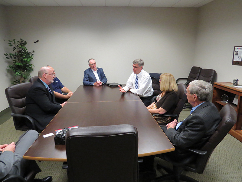 Congressman Erik Paulsen visits Diversified Plastics, Inc.