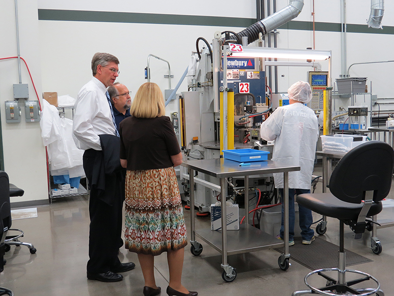 Congressman Erik Paulsen visits Diversified Plastics, Inc.'