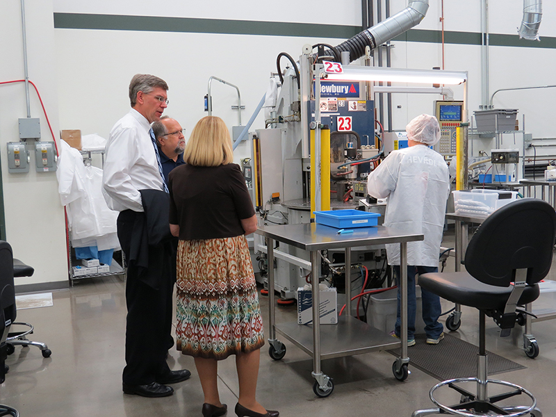 Congressman Erik Paulsen visits Diversified Plastics, Inc.