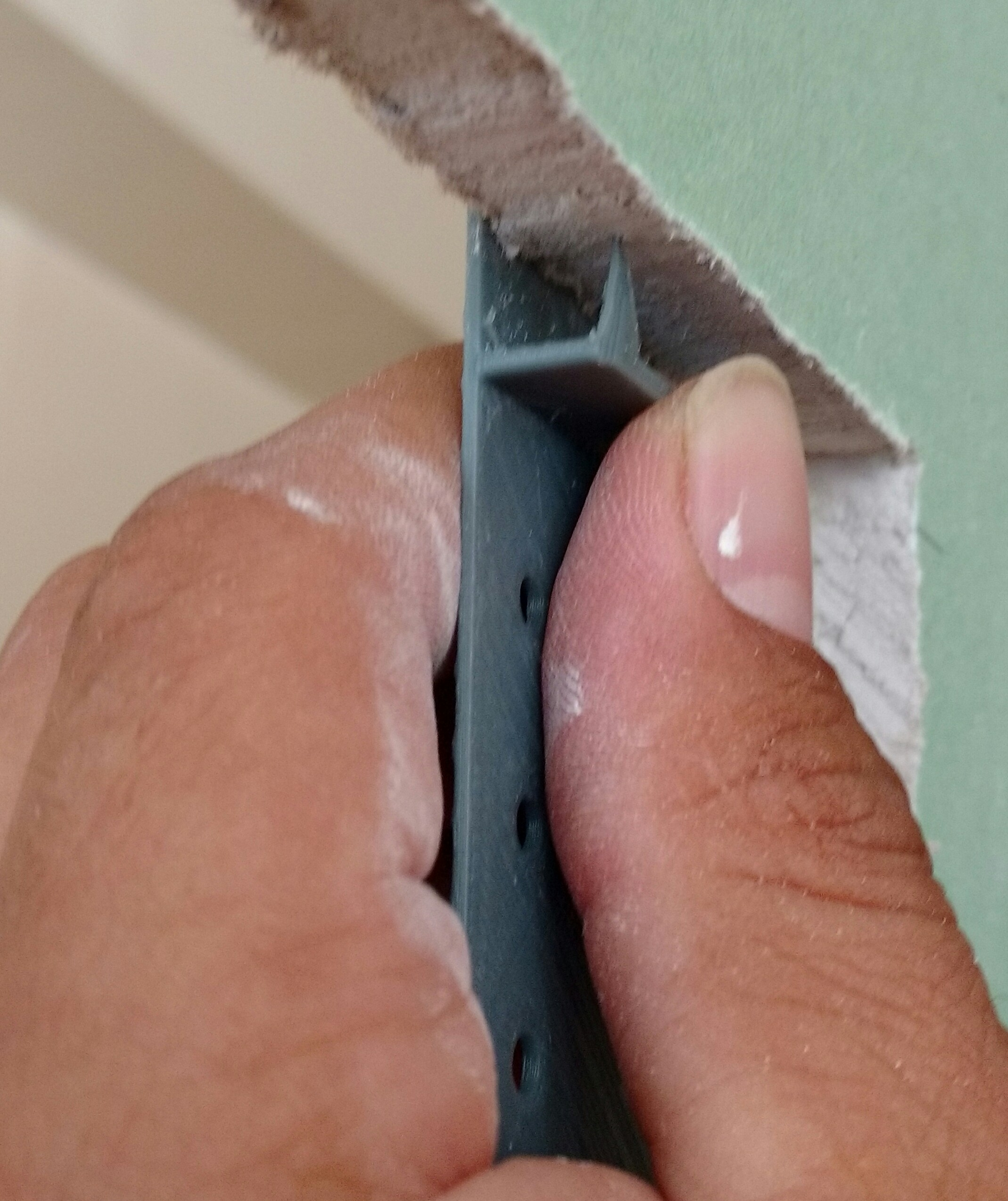 Shark Tooth Drywall Clip 01