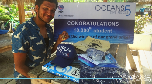 Aayush Goyal Oceans5 Dive Gili Air 10,000th student'