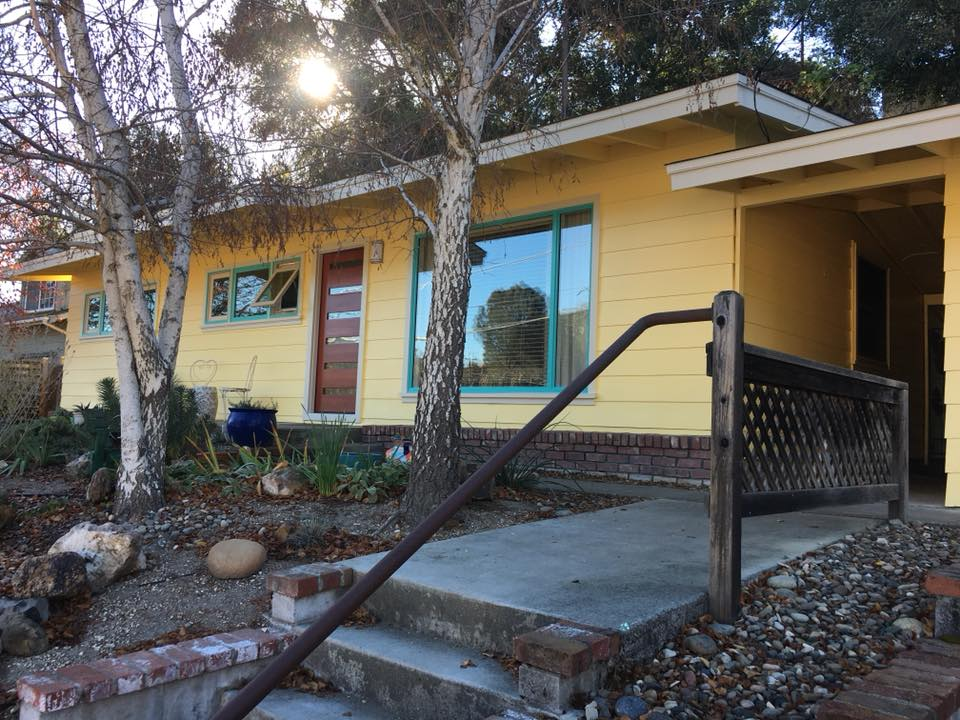 Paso Robles vintage bungalow in yellow