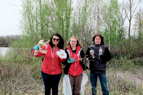 Jules Trace with youth volunteers at Flints First Cleanup'