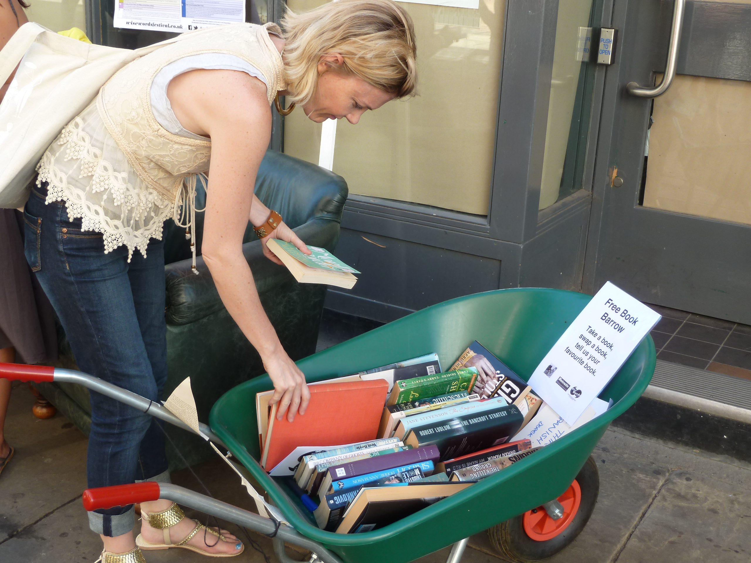 A 'bookbarrow' in action