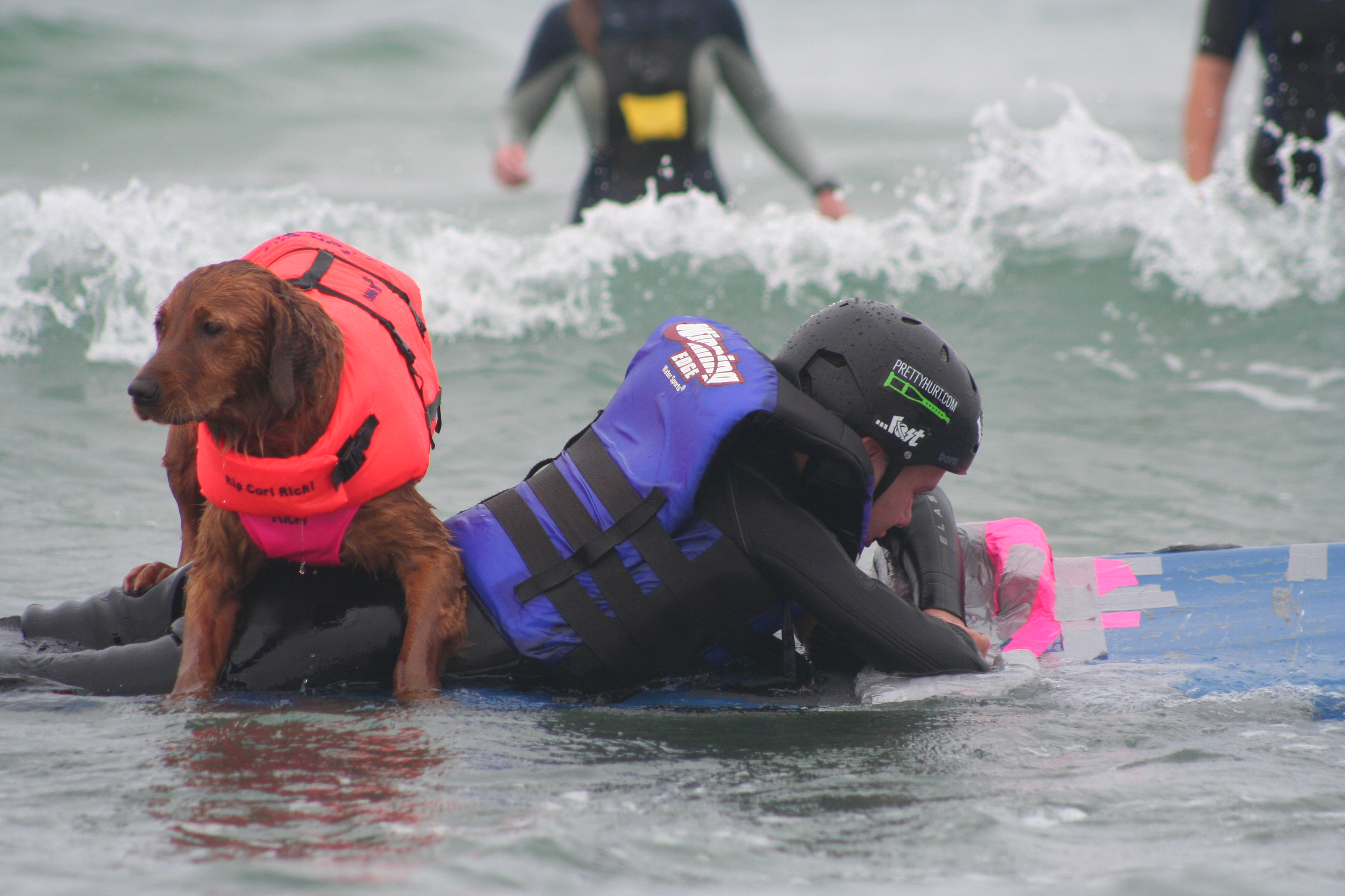 Tandem surfers
