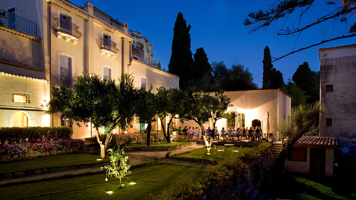 School building in the evening'