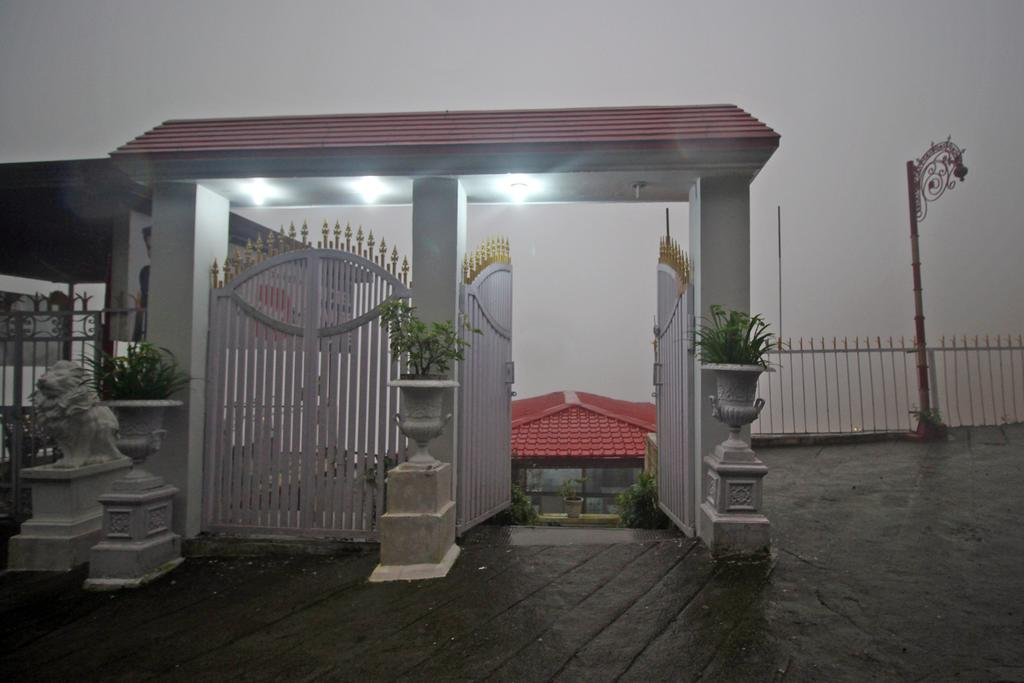 Company Logo For whitehousehotels'