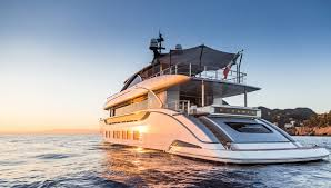 Global Luxury Yacht Market'