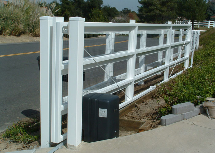 J &amp; J Vinyl Fence'