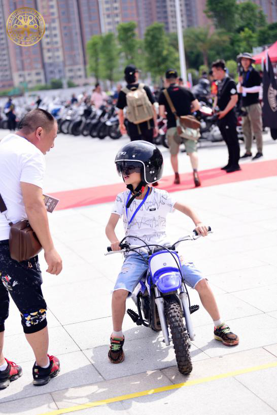 （The youngest rider）