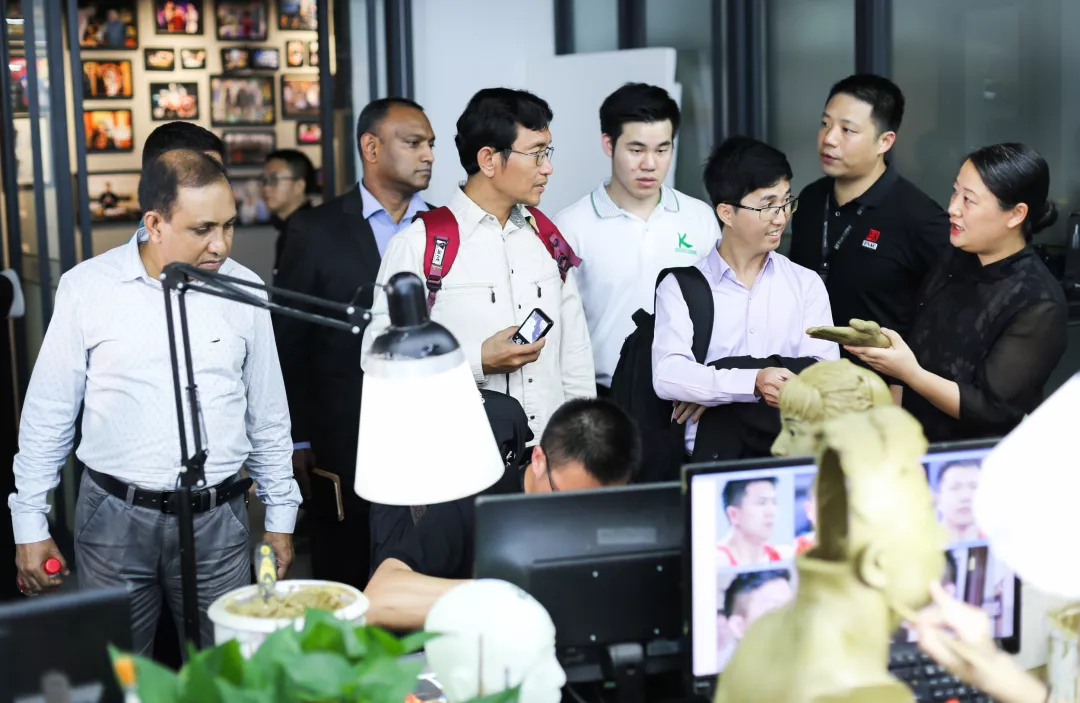 Grand Orient Wax Art Gives a Waxwork Show to Fifteen Delegat