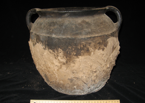 Joel Klenck: Late Bronze to Early Iron Age jar (Artifact 5).'