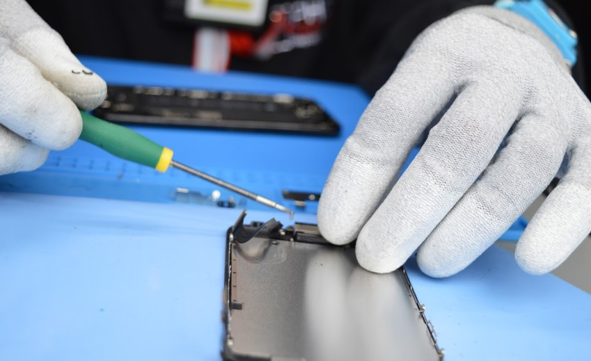 Mobile phone repair services'