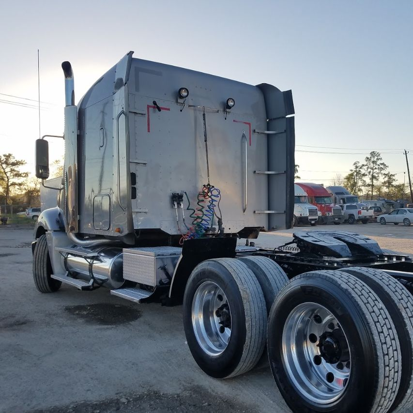 Semi Truck Dent Removal'