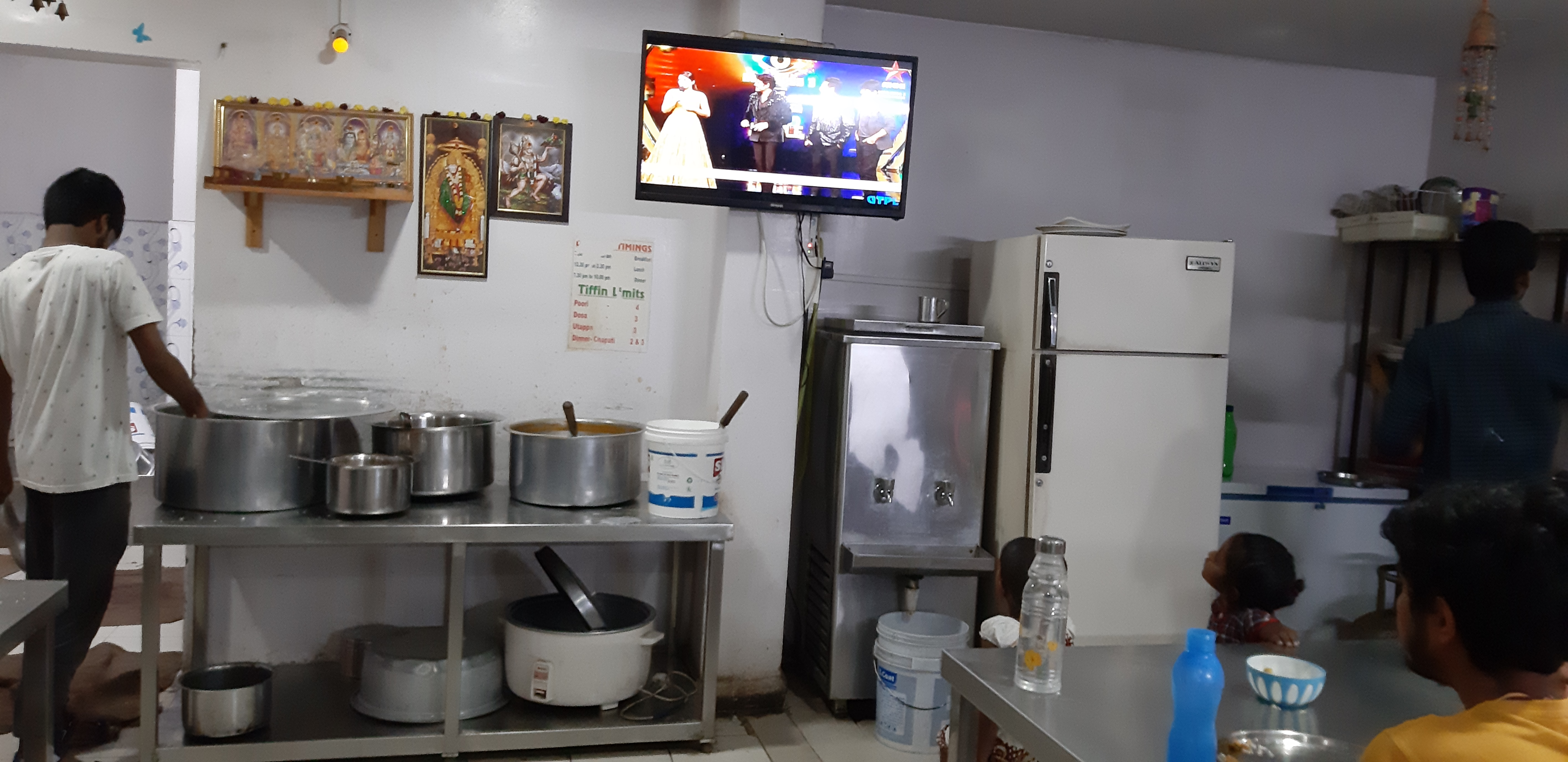 Best Hostels In Ameerpet For Men'