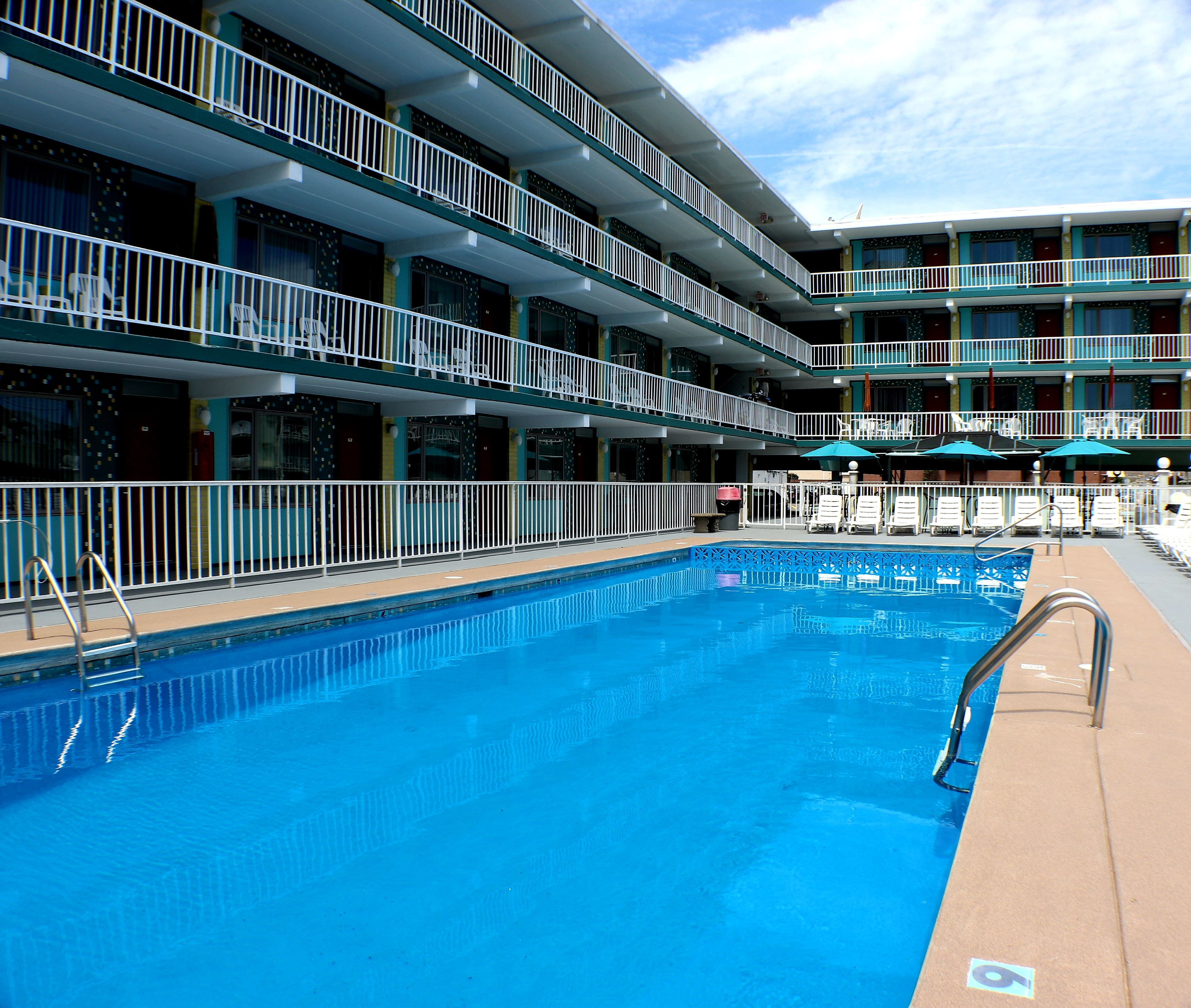 Company Logo For Royal Canadian Motel'