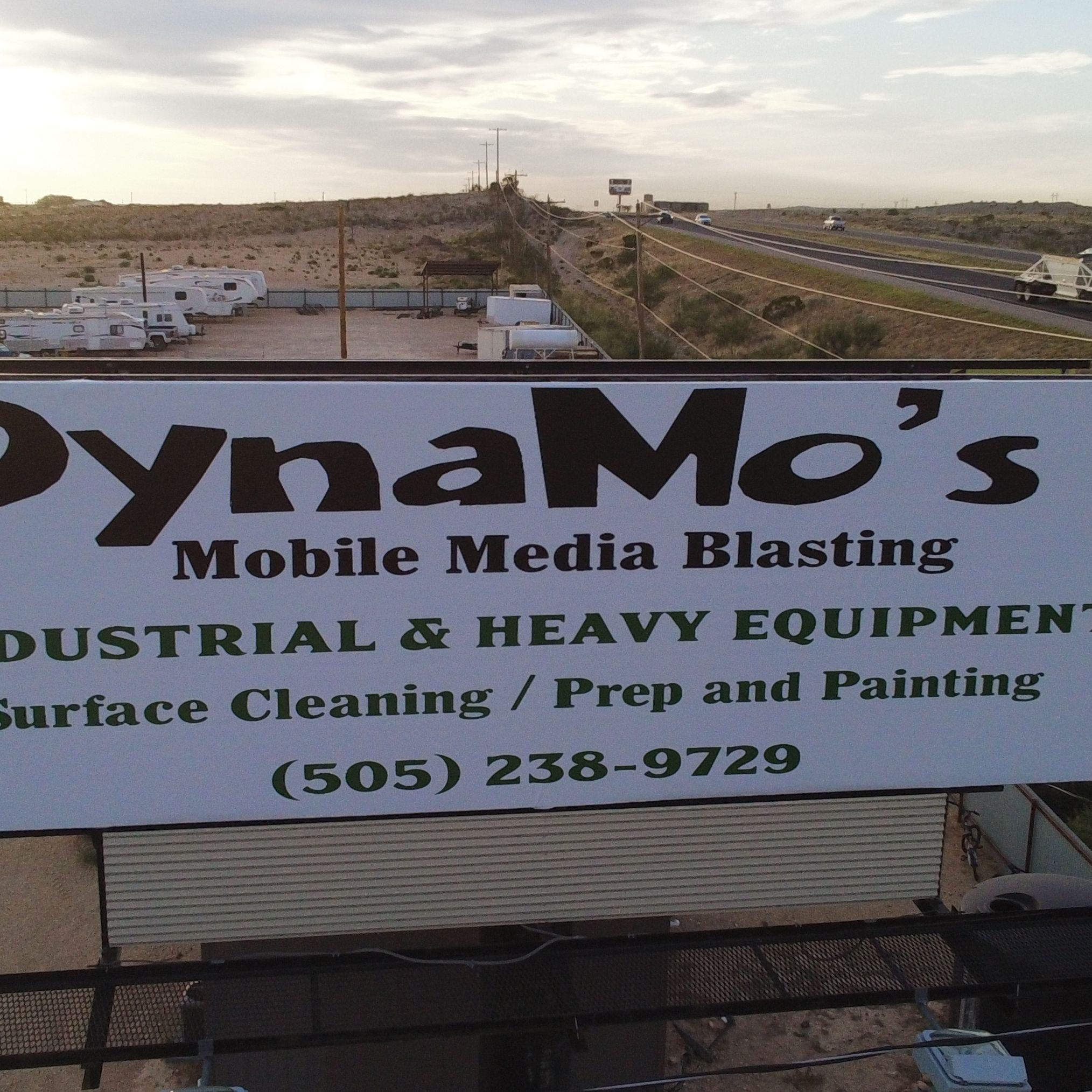 DynaMo's Dustless Blasting Logo