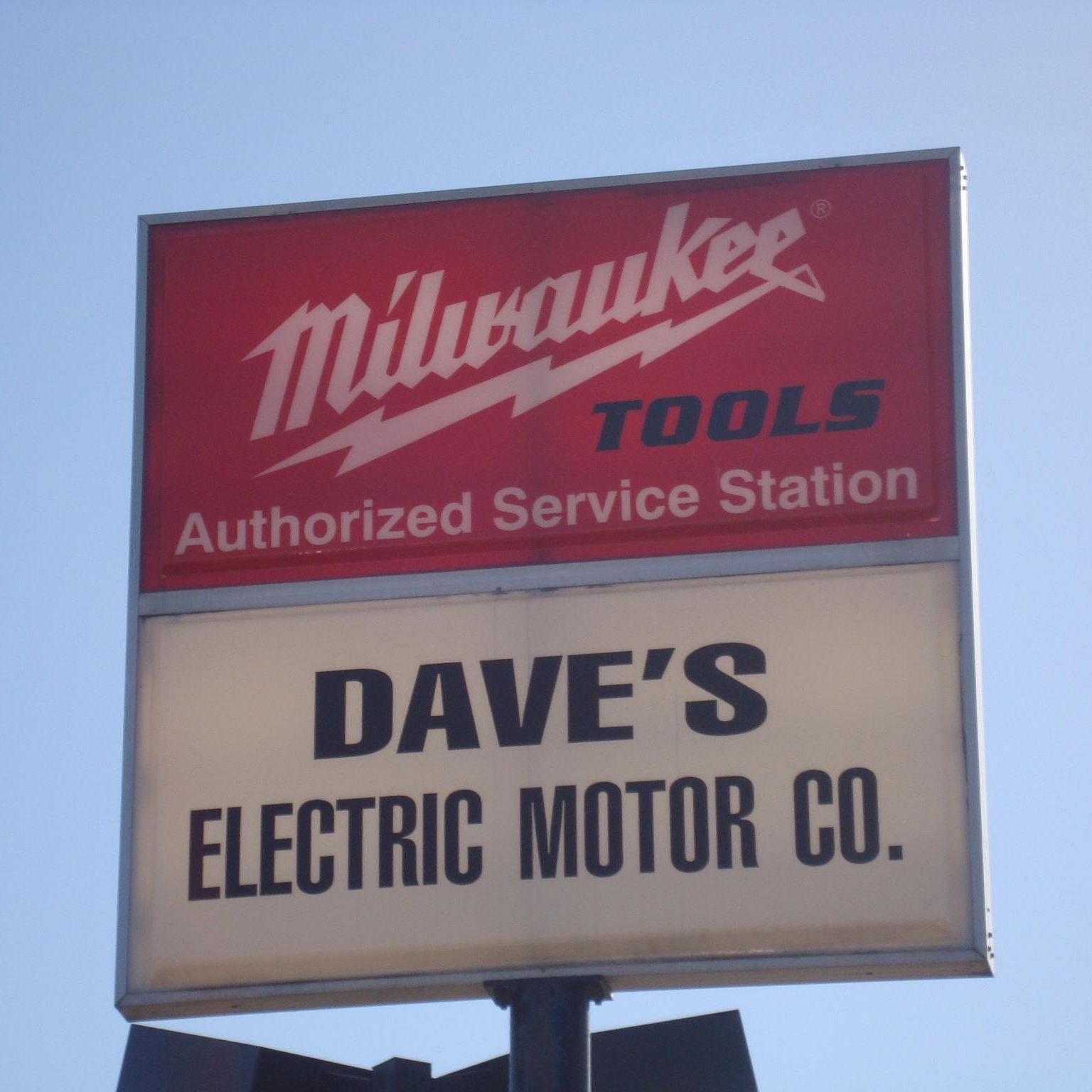 Dave's Electric Motor Co Logo