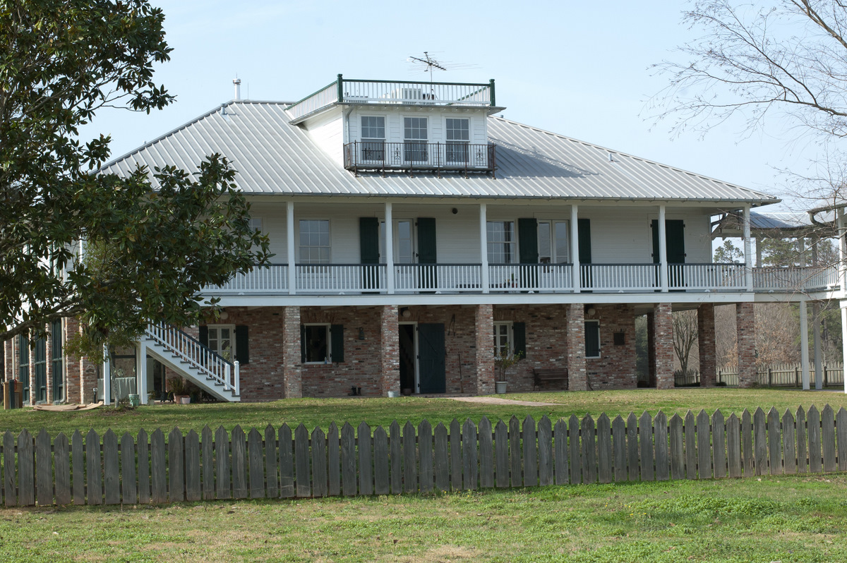 Albany Plantation's Courtyard'