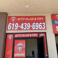 Diamond Star Auto Glass And Window Tint Logo