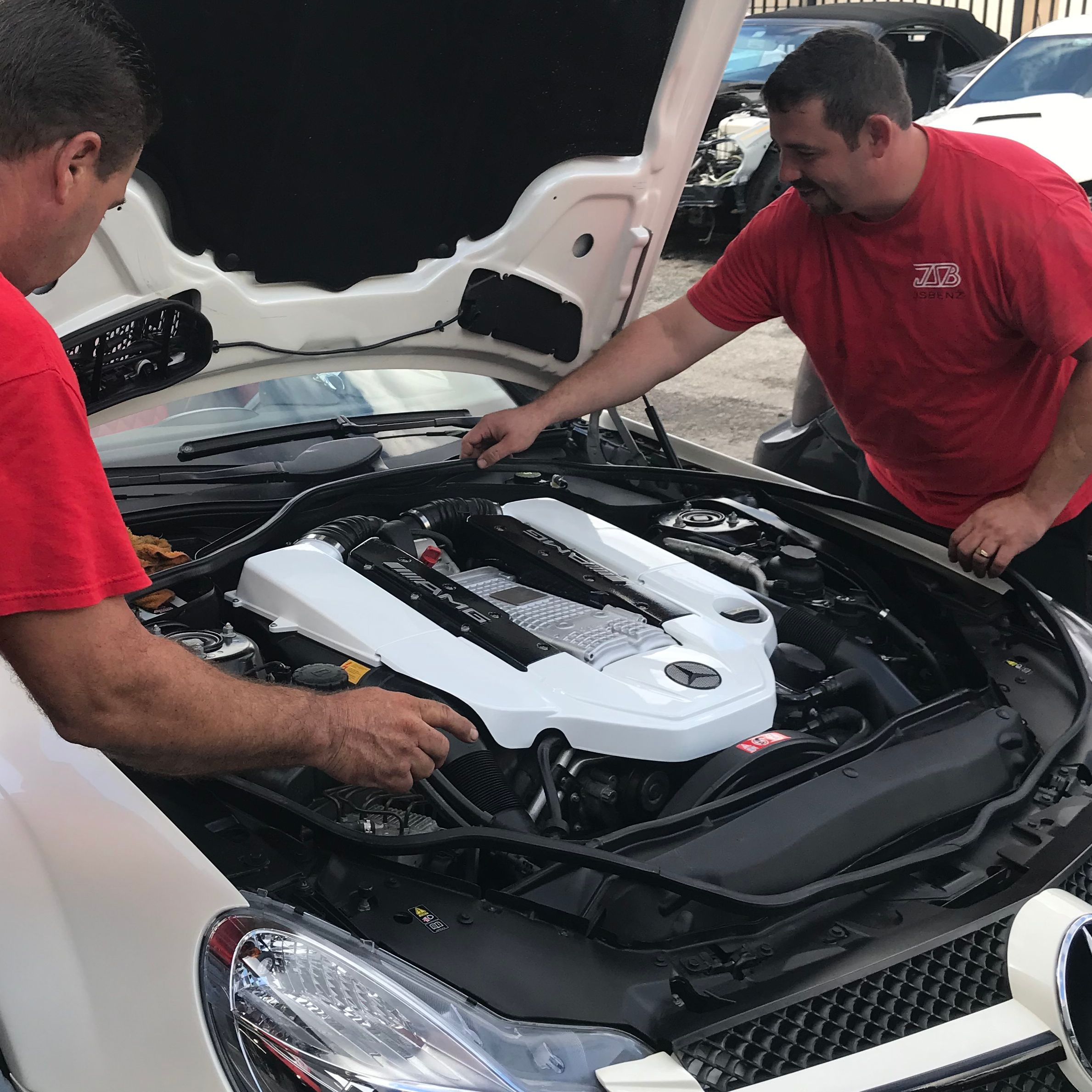 Mercedes Mechanic Shop'