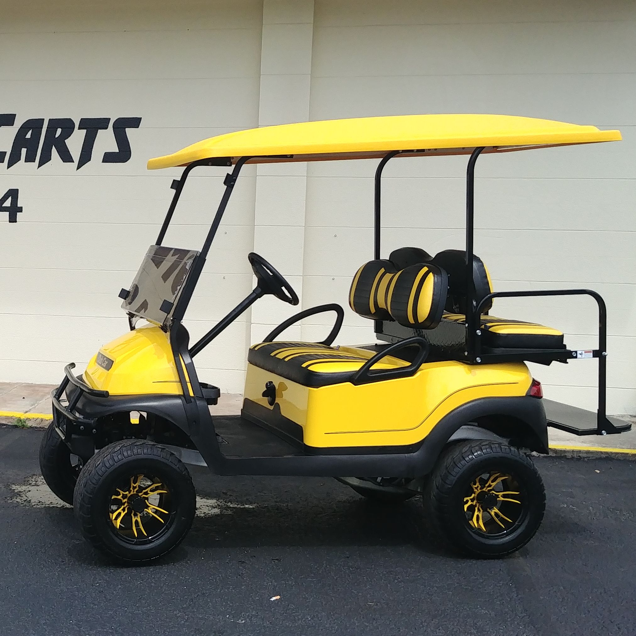 A 2 Z Custom Carts Logo
