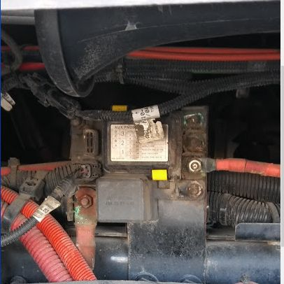 Dennie’s Truck And Trailer Repair Logo