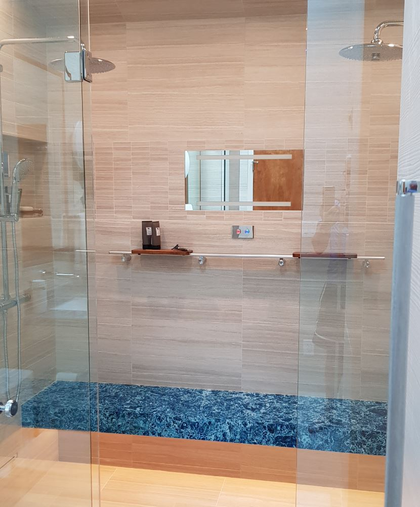 Luxury ShowerLite with Wonderful Bench