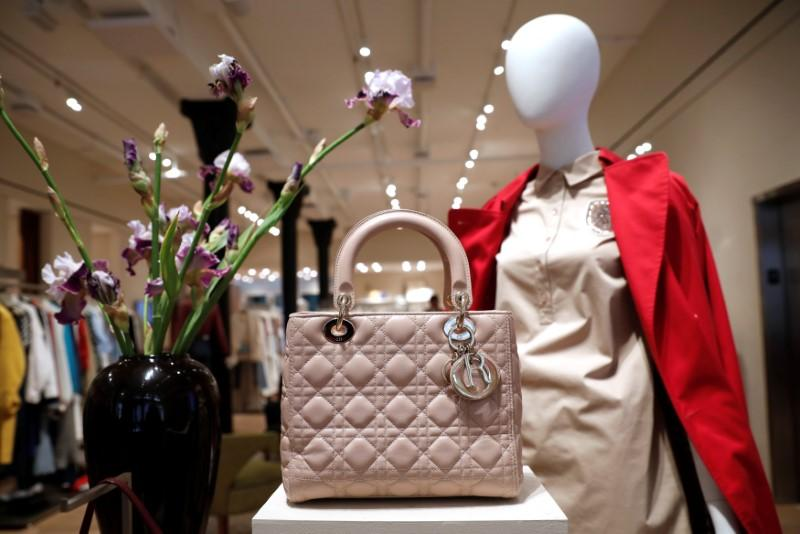 Resellers Luxury Market to See Huge Growth by 2025 : Farfetc'
