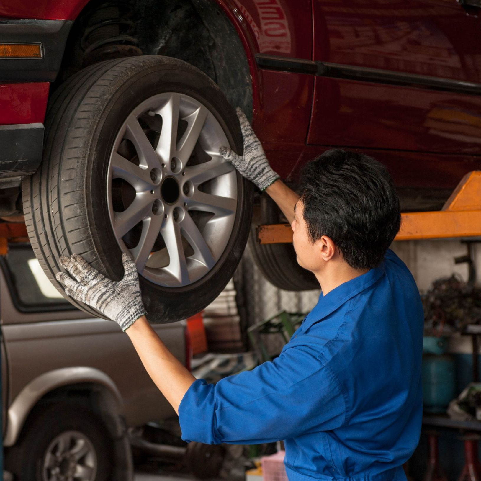 Tire Shop'