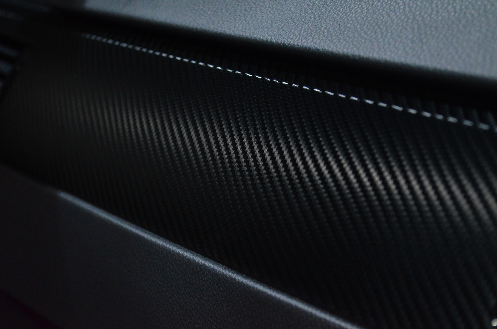 4 Ways to Customize Your Tesla - Featured Image'