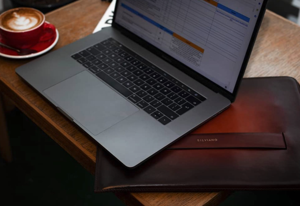 Silviano Sleeve - Refined Aesthetic, Functional Style