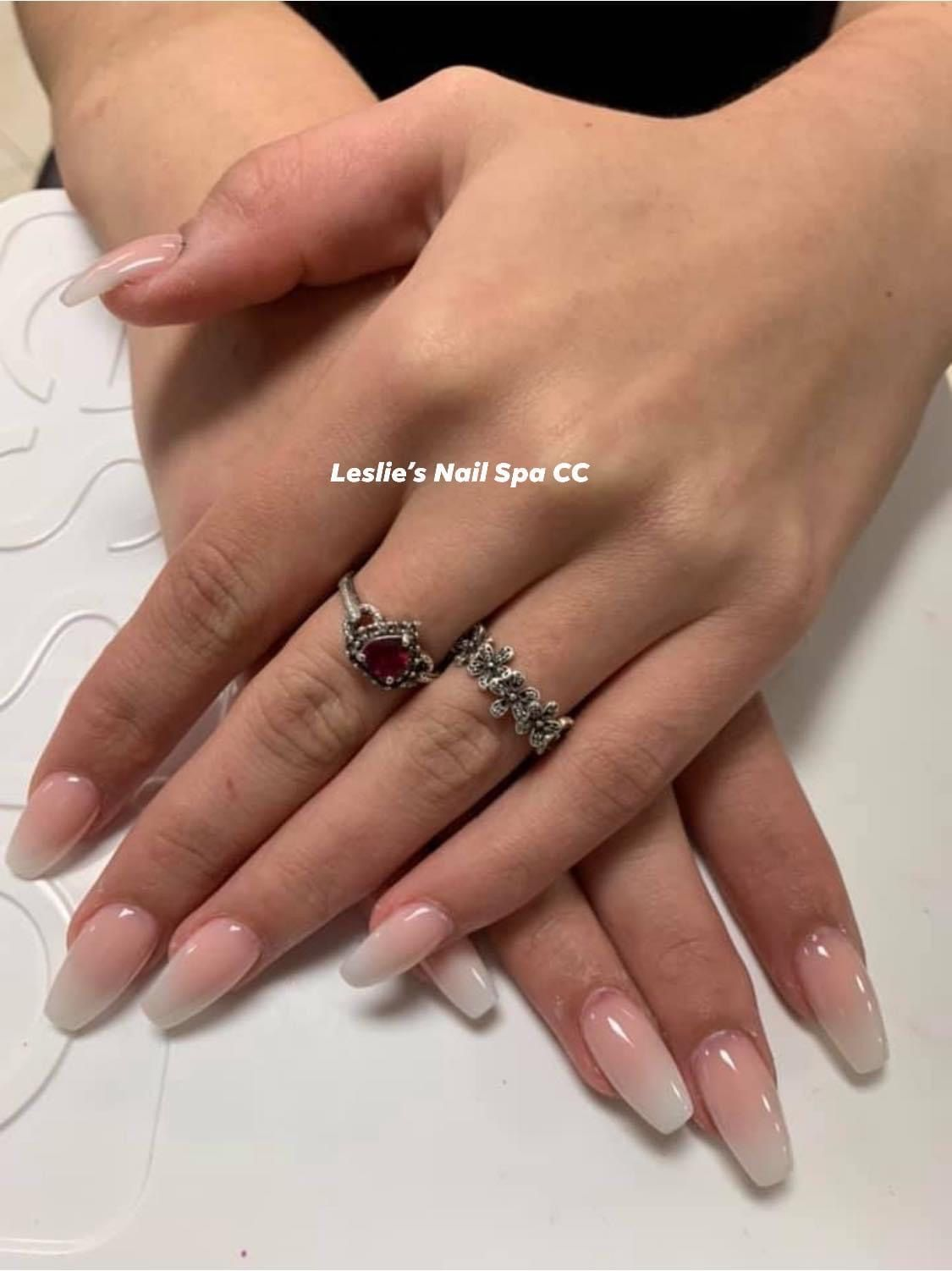 Company Logo For Leslies Nails And Spa'
