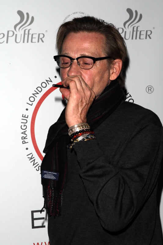 Dennis-Christopher smoking ePuffer Colibri Nano Limited