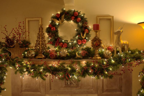 Christmas Wreaths And Garlands'