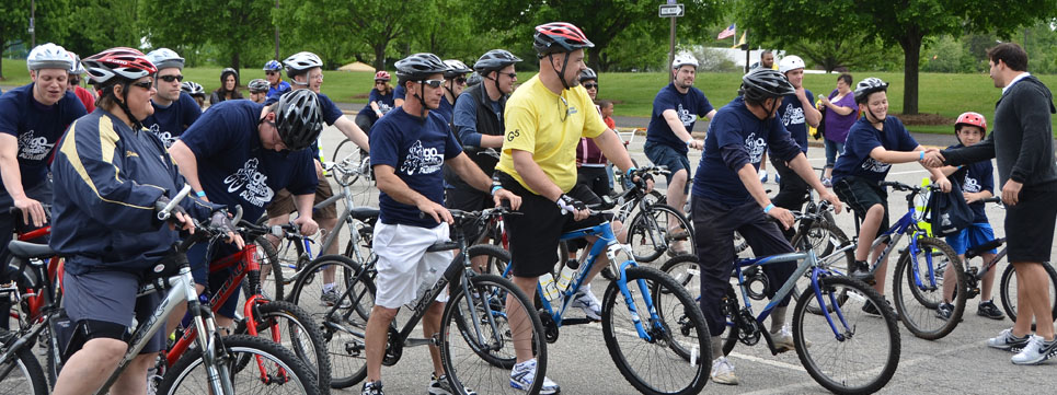 Anthony Fasano of the Kansas City Chiefs greets riders